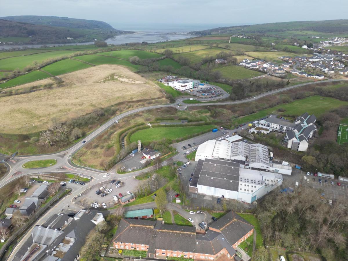 Llety Teifi Guest House Cardigan Buitenkant foto
