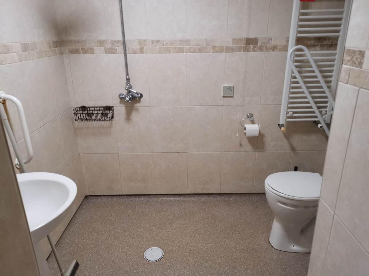 Llety Teifi Guest House Cardigan Buitenkant foto