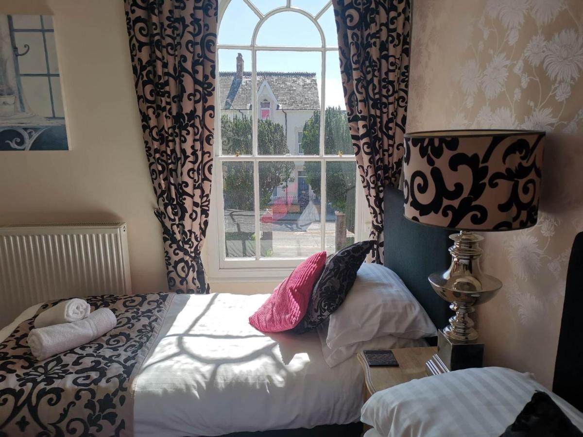 Llety Teifi Guest House Cardigan Buitenkant foto